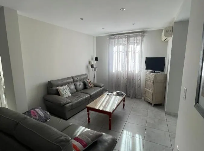 Petite Maison Avec Cour Pres Du Centre