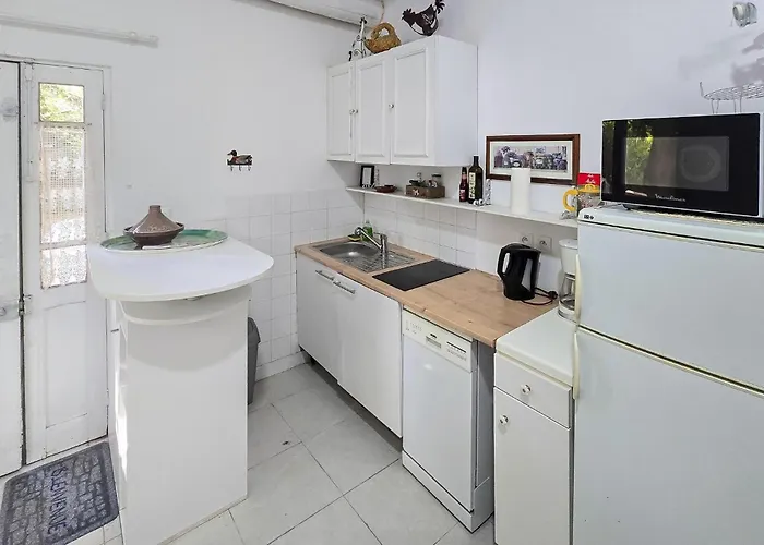 Gorgeous Home In Crillon Le Brave