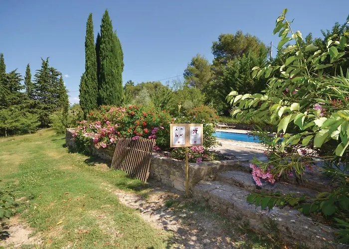 Gorgeous Home In Crillon Le Brave